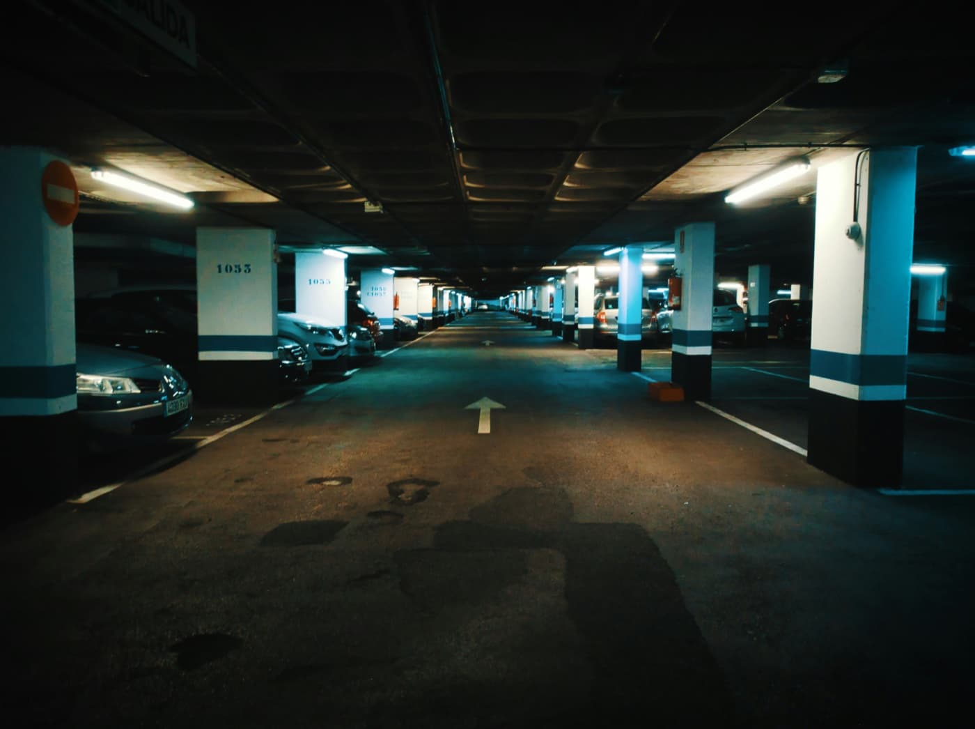 Disputas por estacionamientos y bienes comunes en condominios: qué dice la Ley 21.442